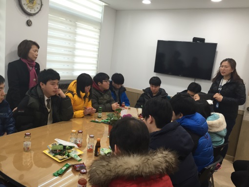 14.12.17 �����б� �л��� �湮 �̹���